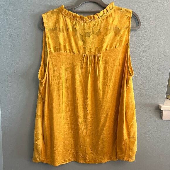 Siren Lily Sleeveless Top - Picture 2 of 4